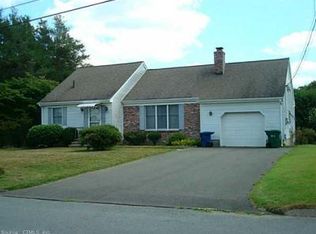11 Porter St, Quaker Hill, CT 06375