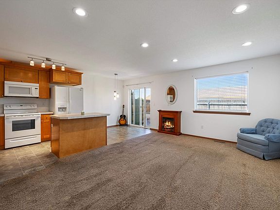 5th image of 40 S Dawes St