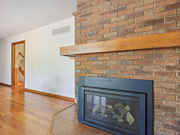 5th image of 11 Woodland Dr