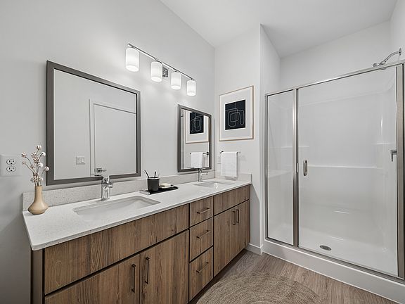 5th image of 1632 Lock Ln