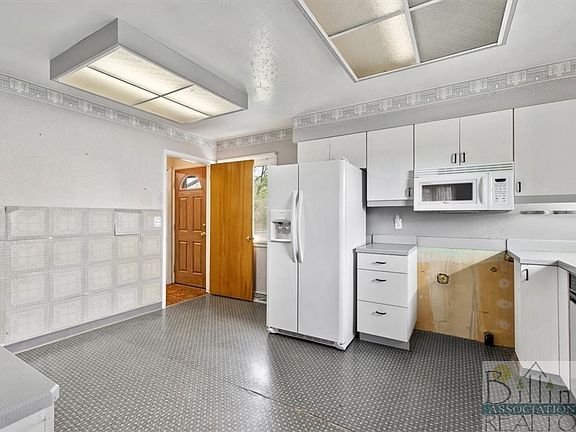 5th image of 2614 Clark Ave