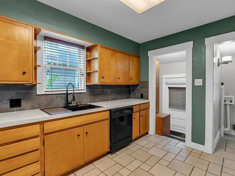 202 E 19th Ave — Photo 15