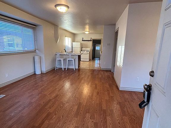 4th image of 612 S Harmony Ct