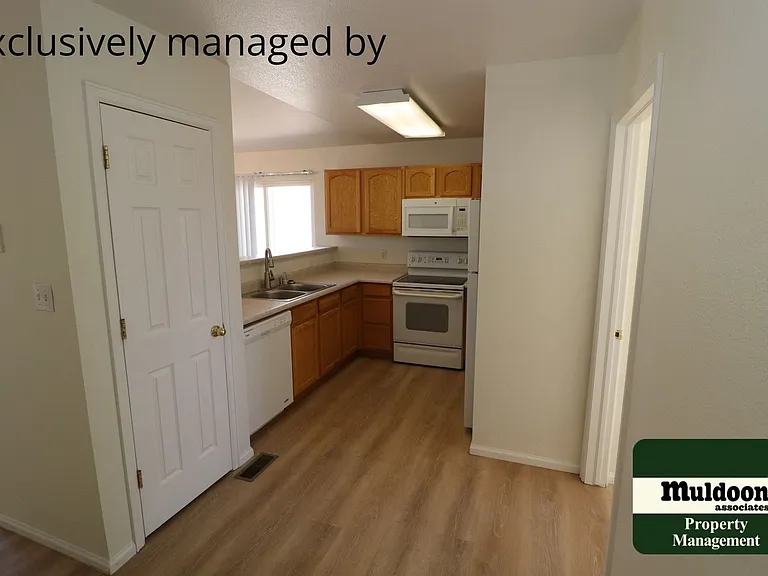 1112 Silverqueen Rd — Photo 2