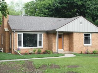 245 Lynnwood Ln, Brookfield, WI 53005