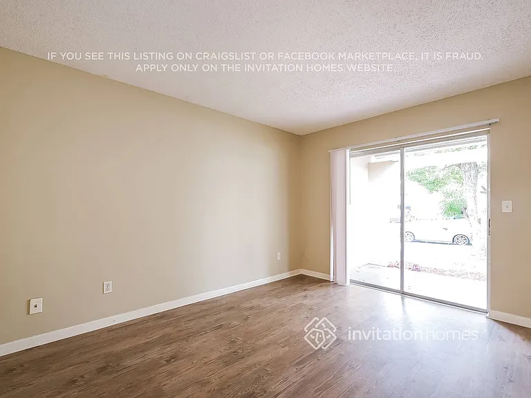 2454 Hope Ave — Photo 8