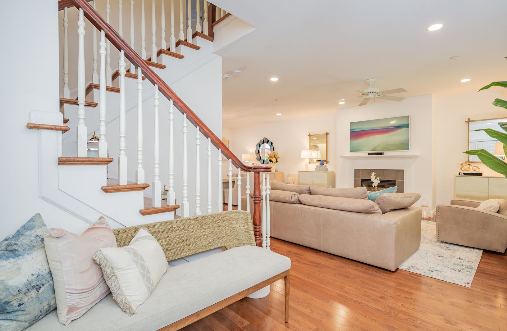  Front entry to living room