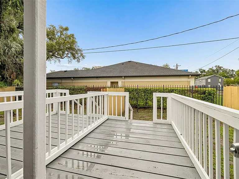 601 Swann Dr — Photo 28