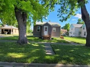 941 Birch Ave, Bird Island, MN 55310