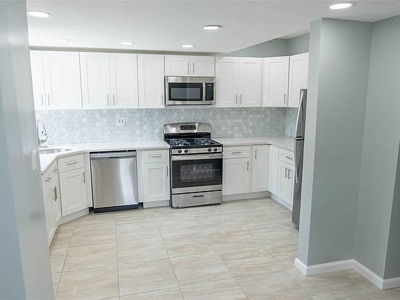 2nd image of 93 N Bergen Pl