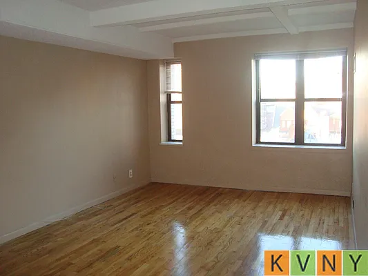 Rented by KVNY Soho | media 18