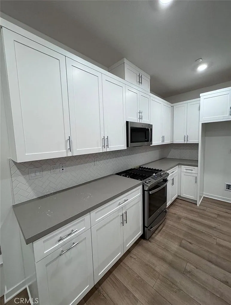 3 bed, 2.5 bath, 1730 sqft, $3,750 — Photo 2