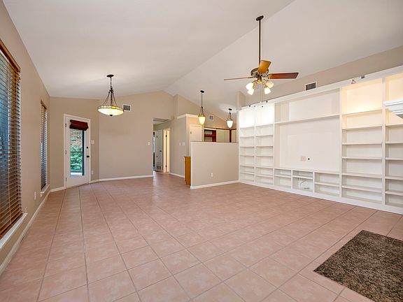 4th image of 934 Mapleleaf Ln