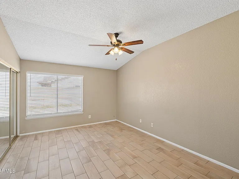 6620 S 18th St — Photo 13