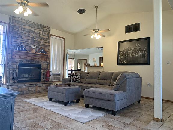 3rd image of 2505 Cherry Hills Dr