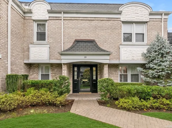 39 Fairway Dr Unit 39, Manhasset, NY 11030