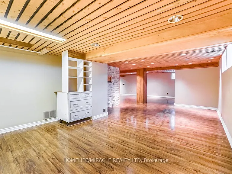 520 Gillmoss Rd #BASEMENT — Photo 8