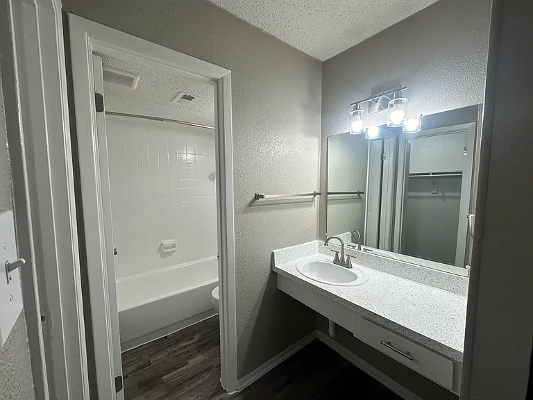 Maxton West Apartment Homes — Photo 31