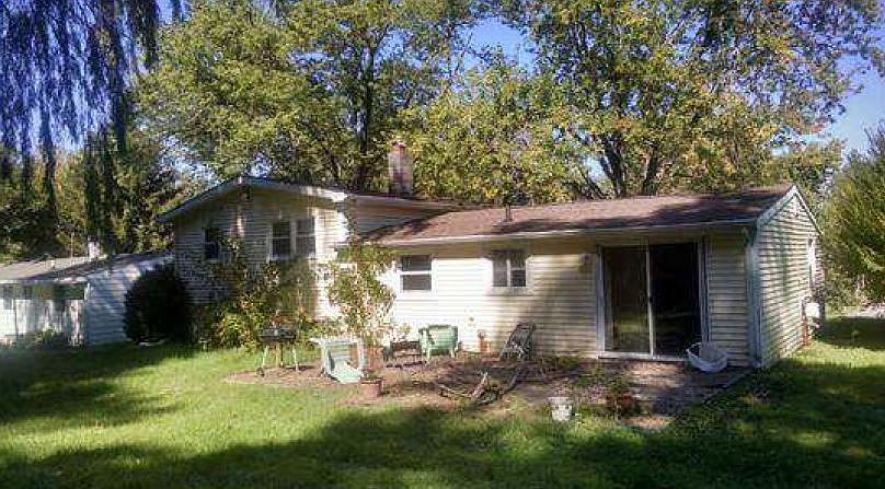 2nd image of 801 Birchwood St