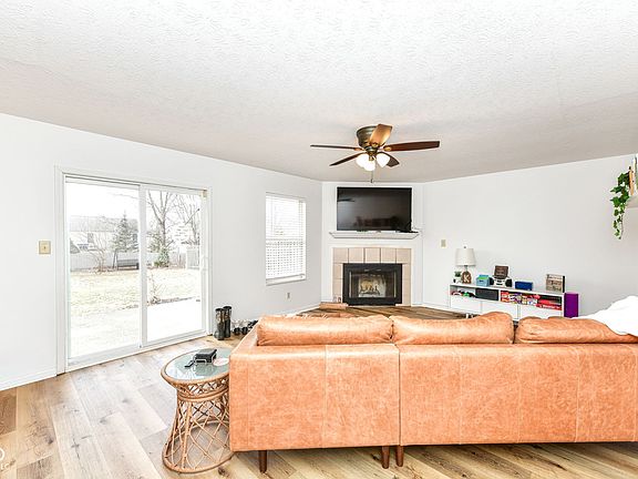 4th image of 18510 Harvest Meadows Dr E