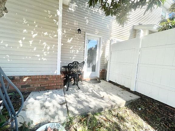 5th image of 123 Farrah Ave