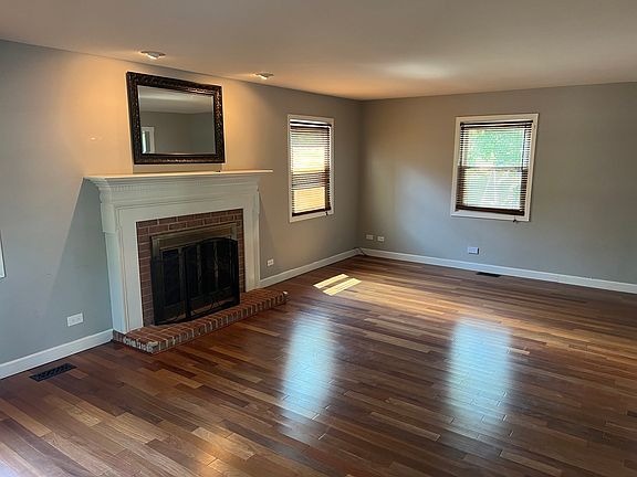 3rd image of 1927 Farmington Ct