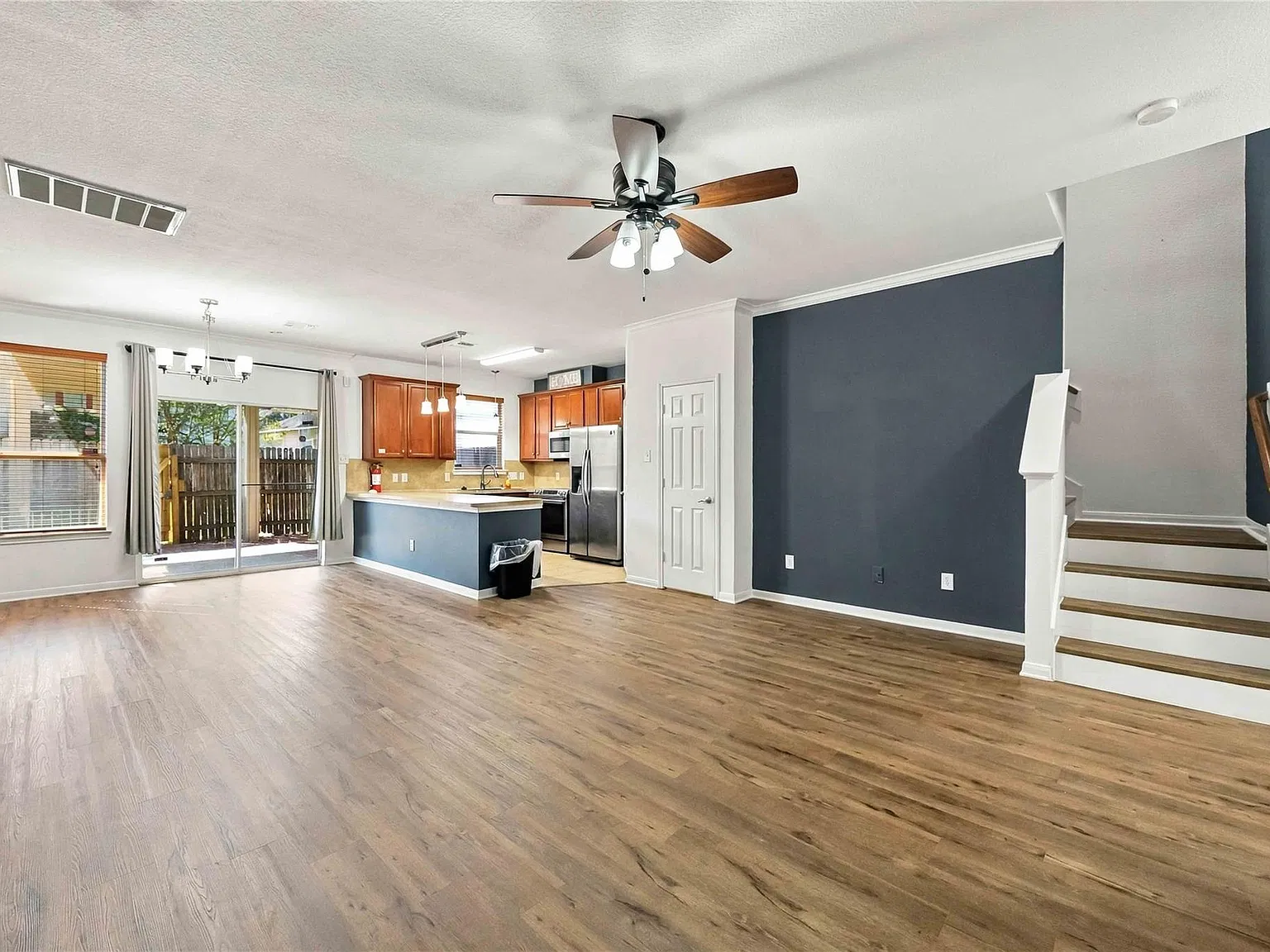 3 bed, 2.5 bath, 1551 sqft, $1,800 — Photo 4