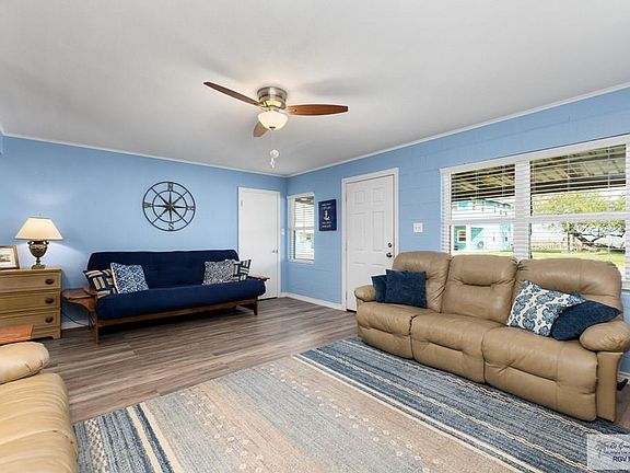 5th image of 329 N Shore Dr