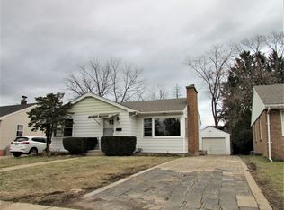 611 N Lewis Ave, Waukegan, IL