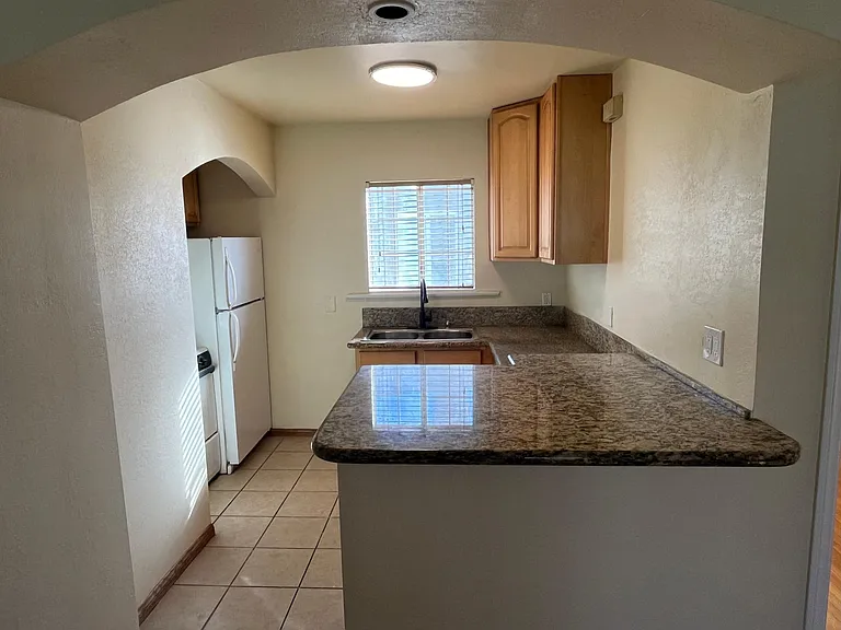 4430 Boundary St — Photo 2