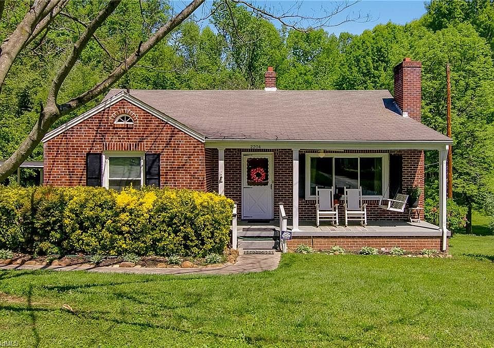 1st image of 2204 Woodland Dr