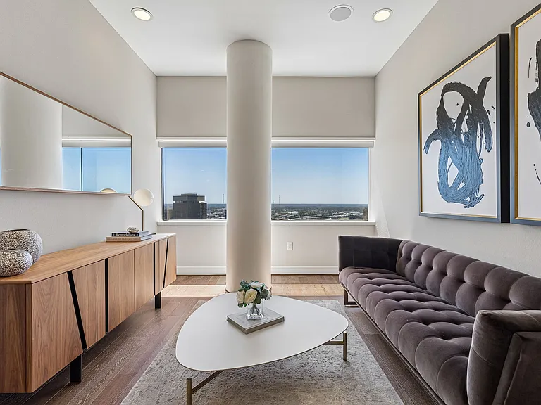 One Dallas Center — Photo 18