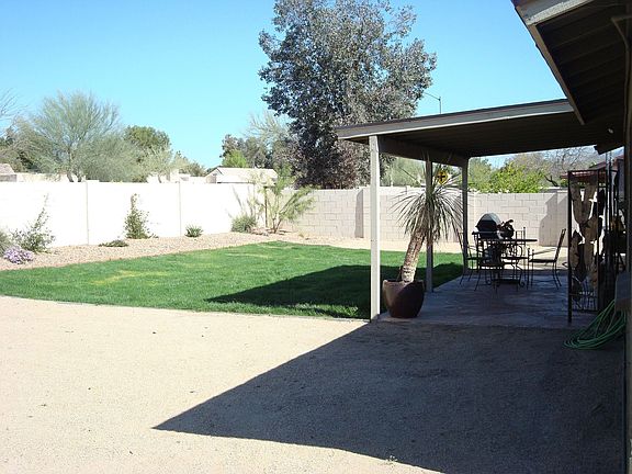 Large Lot and plenty of room in the backyard