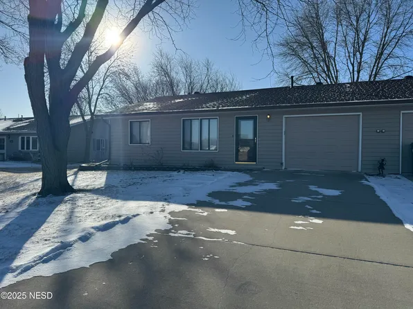 904 1/2 E 9th Ave, Milbank, SD 57252