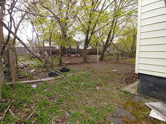 4th image of 640 Catherine St
