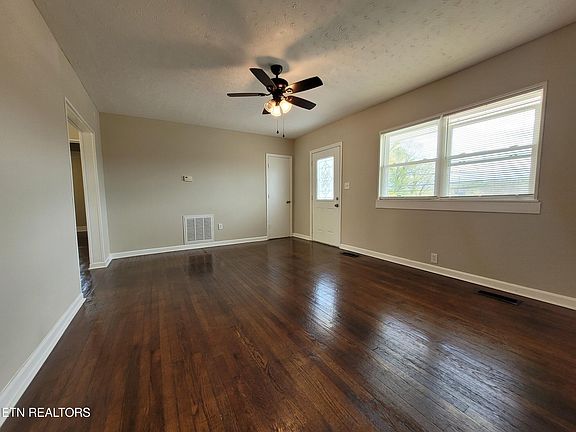 3rd image of 1319 Spring Hill Rd