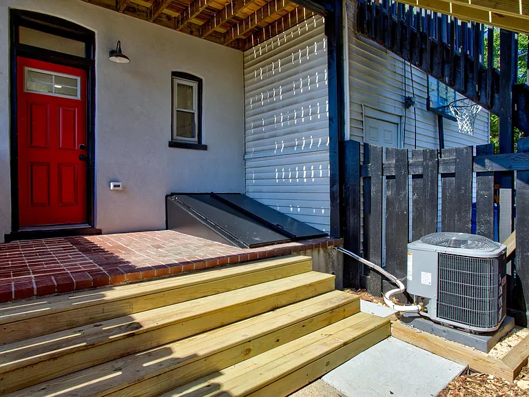537 N Plum St — Photo 22