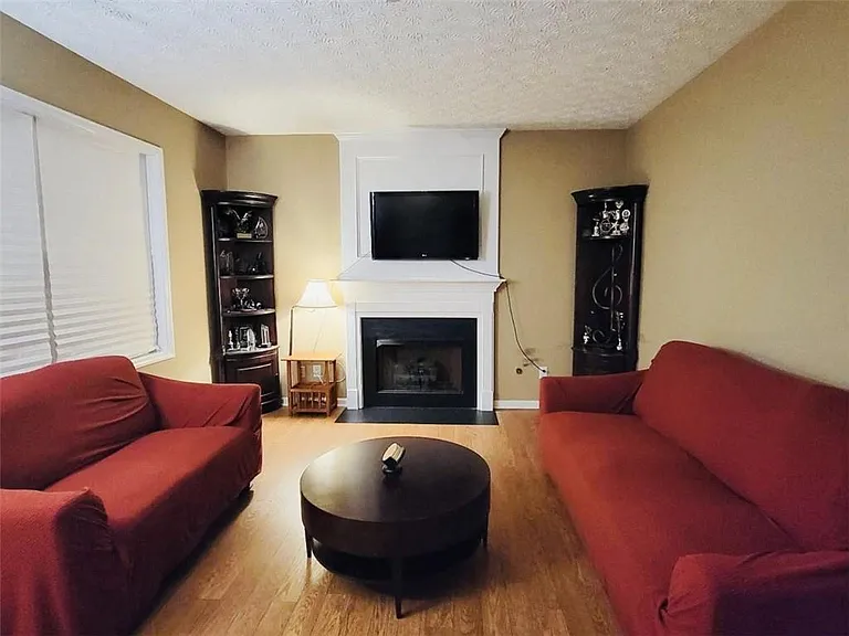 6904 Silver Bend Pl — Photo 3