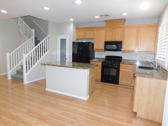 3rd image of 913 Ambrosia Dr