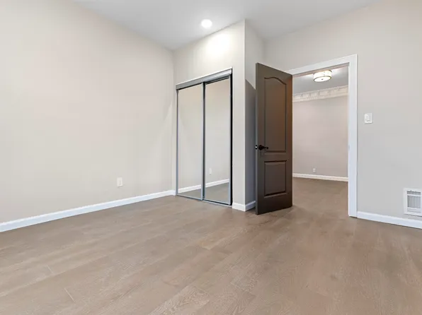 99 West 50th Street image 6 of 44