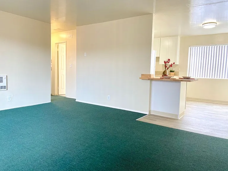 4311 Winona Ave — Photo 22