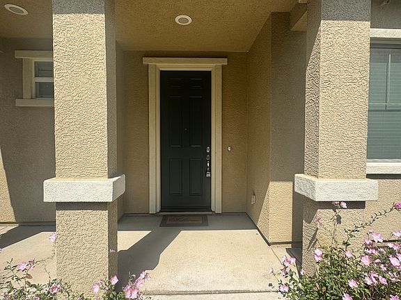 3rd image of 72 Crystalwood Cir