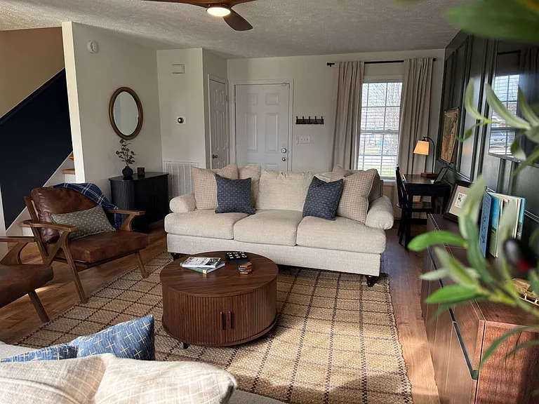 Oakmont Dr — Photo 2