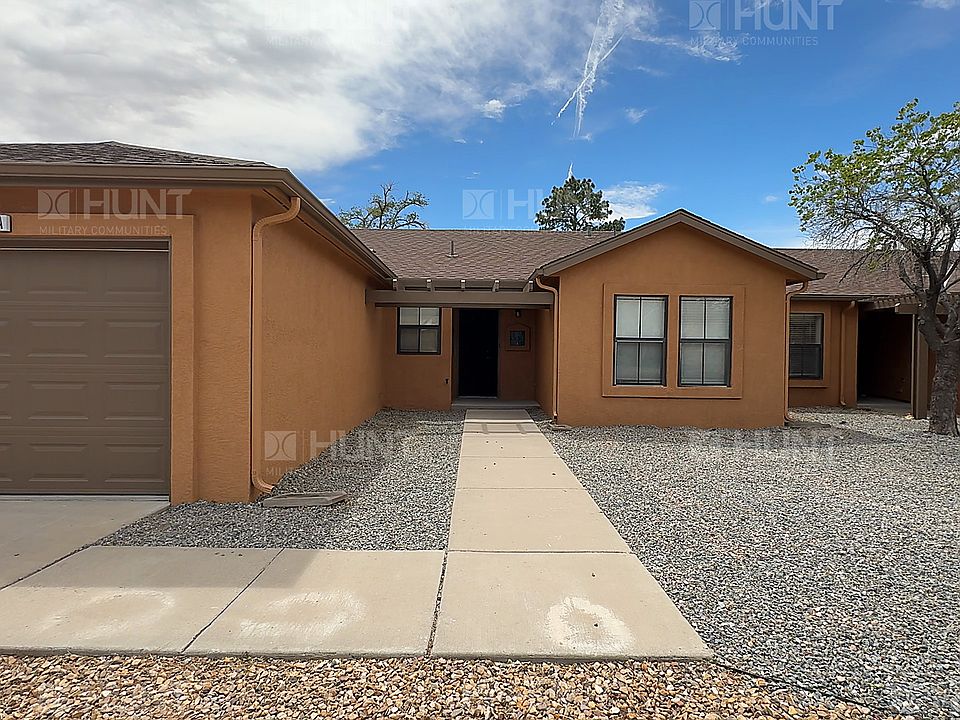 1st image of 905A Thorn Ct SE
