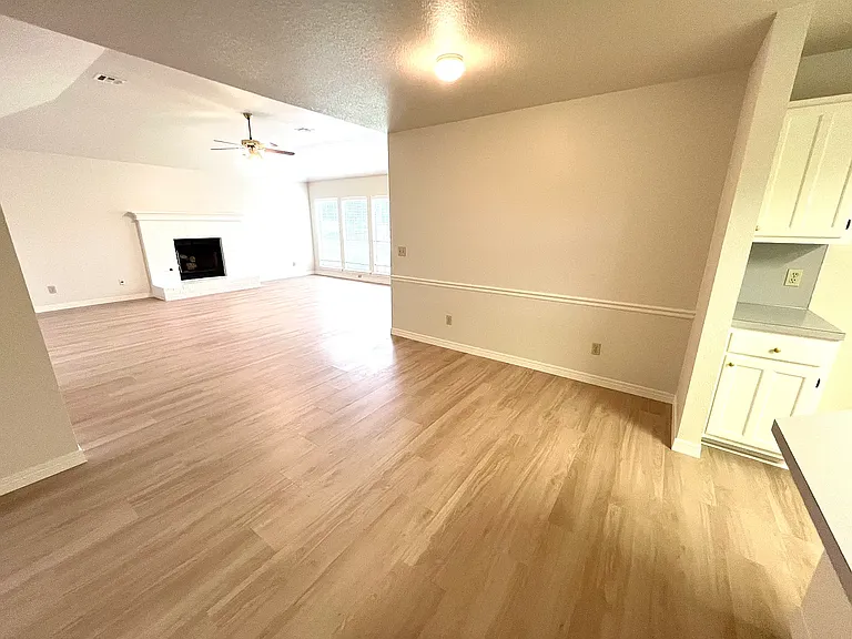 11102 S Nandina Ave — Photo 5
