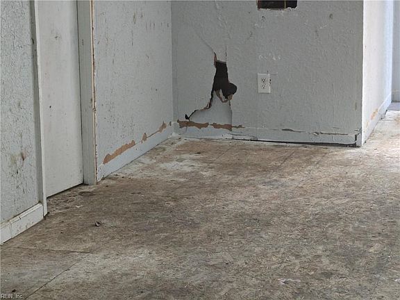 4th image of 1115 Railroad Ave