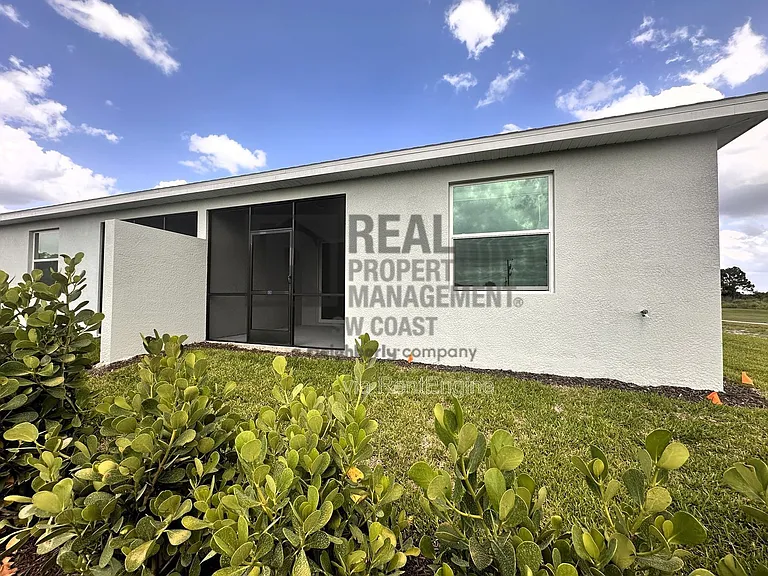 20501 Hazelnut Ct S — Photo 10