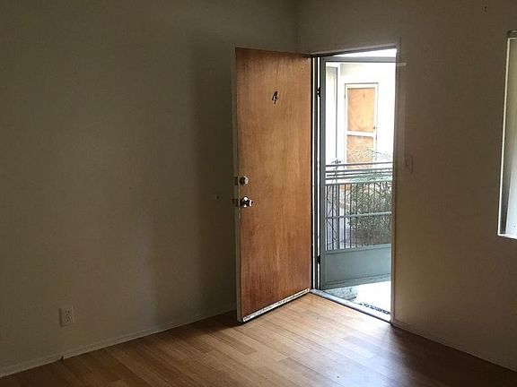 4th image of 3003-07 Rowena Ave #4