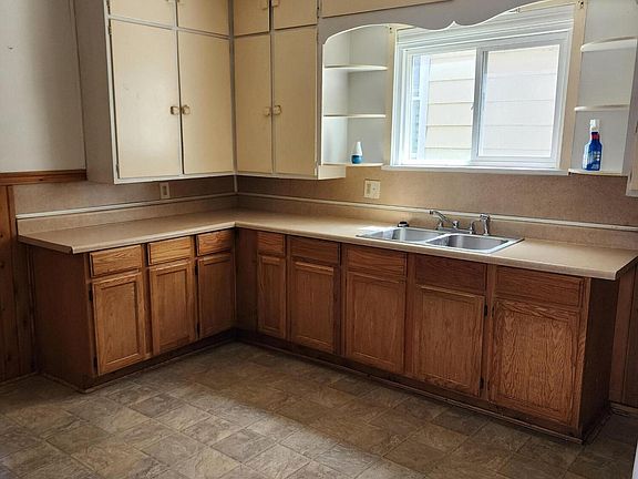 4th image of 520 W Lake St