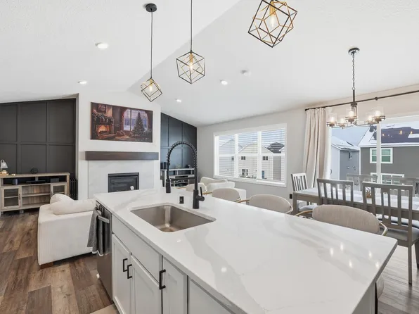 6886 102nd St S, Cottage Grove, MN 55016